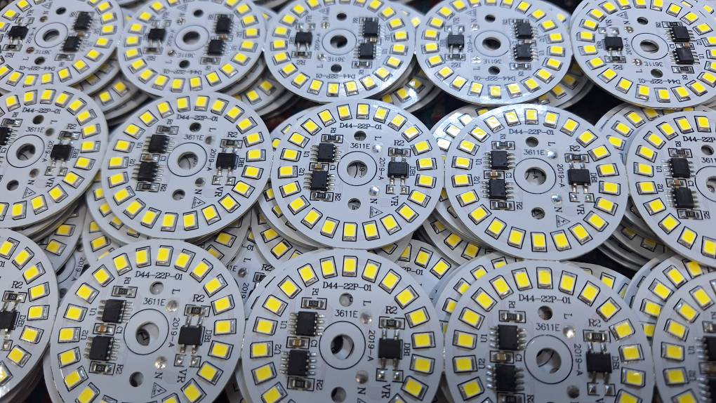 چیپ ال ای دی DOB حبابی 15 وات 220 ولت نور مهتابی مدل XGD-XM7269